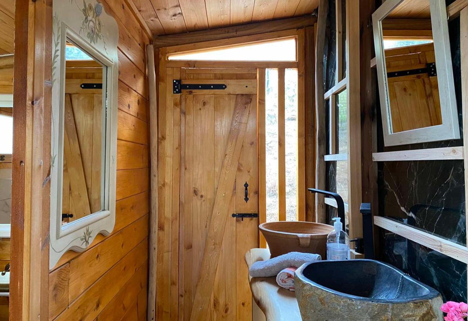 Penzion Wooden House At The Mountain-Private Paránimfoi Exteriér fotografie